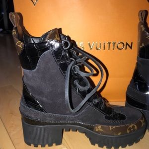 Louis Vuitton shoes only wore 2-3 Times
